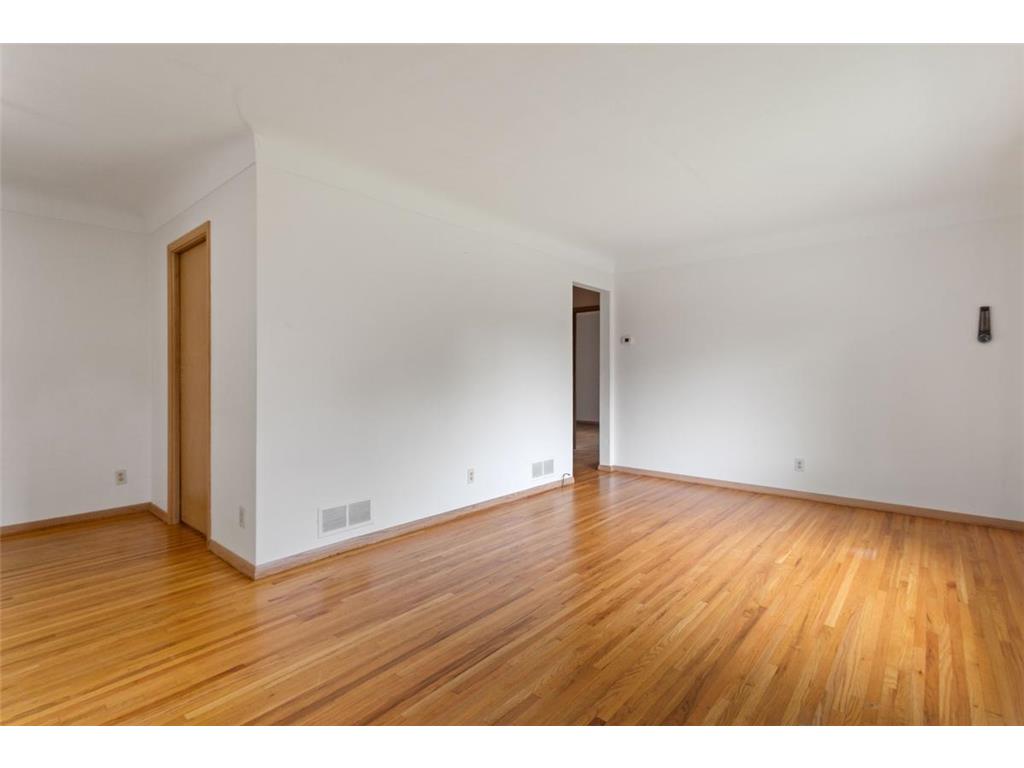 1292 County Road B W Roseville MN 55113 7082263 image9