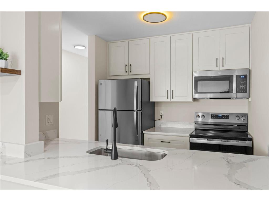 12948 Nicollet Avenue #101 Burnsville MN 55337 7064699 image16