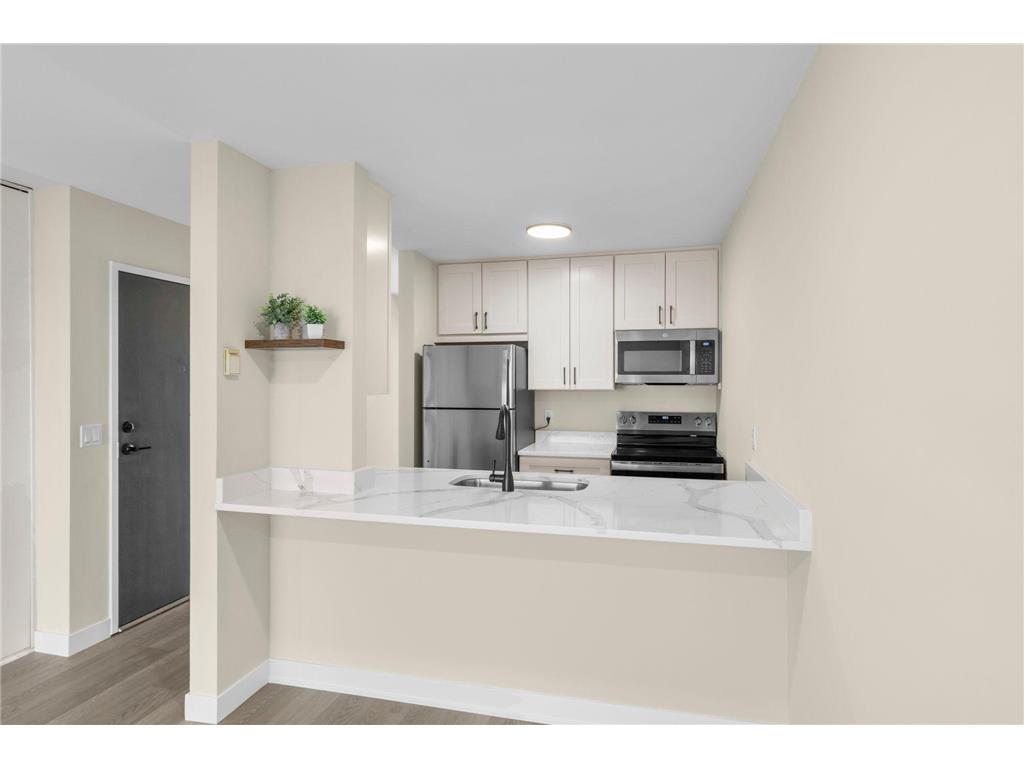 12948 Nicollet Avenue #101 Burnsville MN 55337 7064699 image4