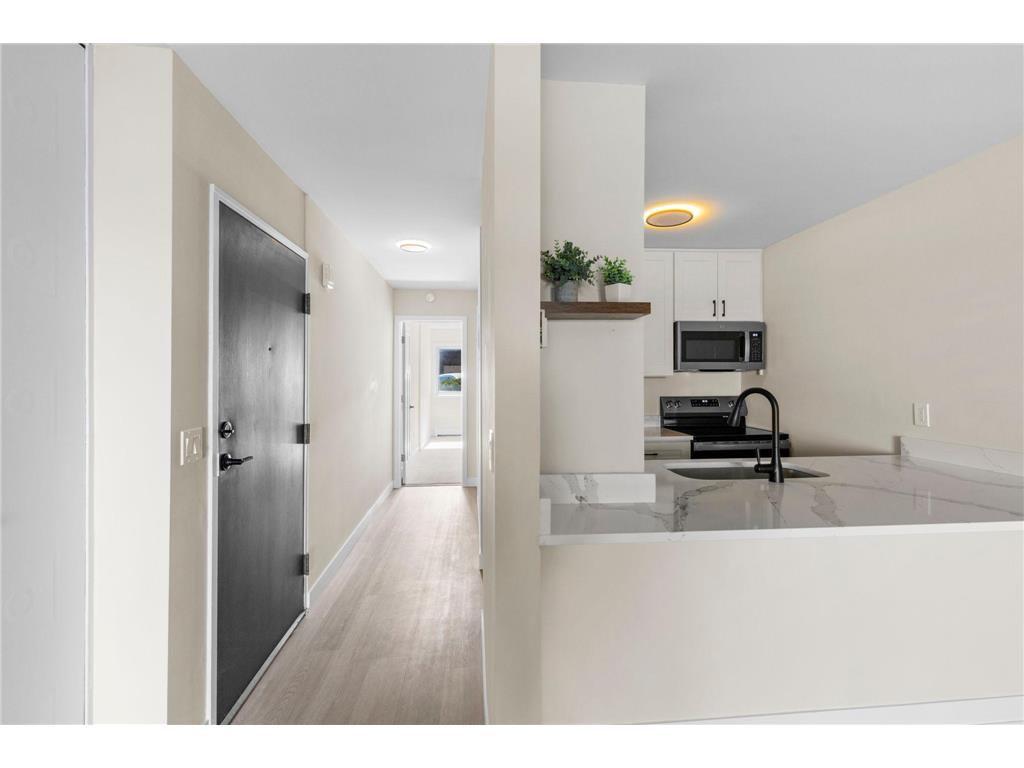 12948 Nicollet Avenue #101 Burnsville MN 55337 7064699 image5