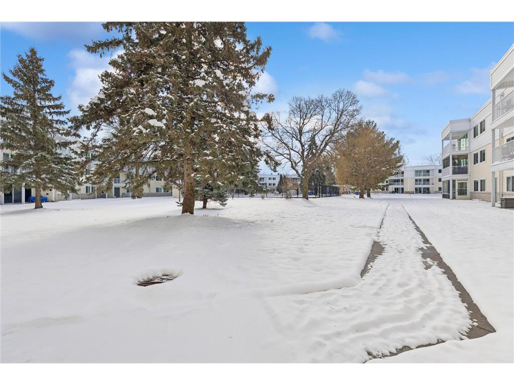 130 Demont Avenue E #142 Little Canada MN 55117 6826307 image32