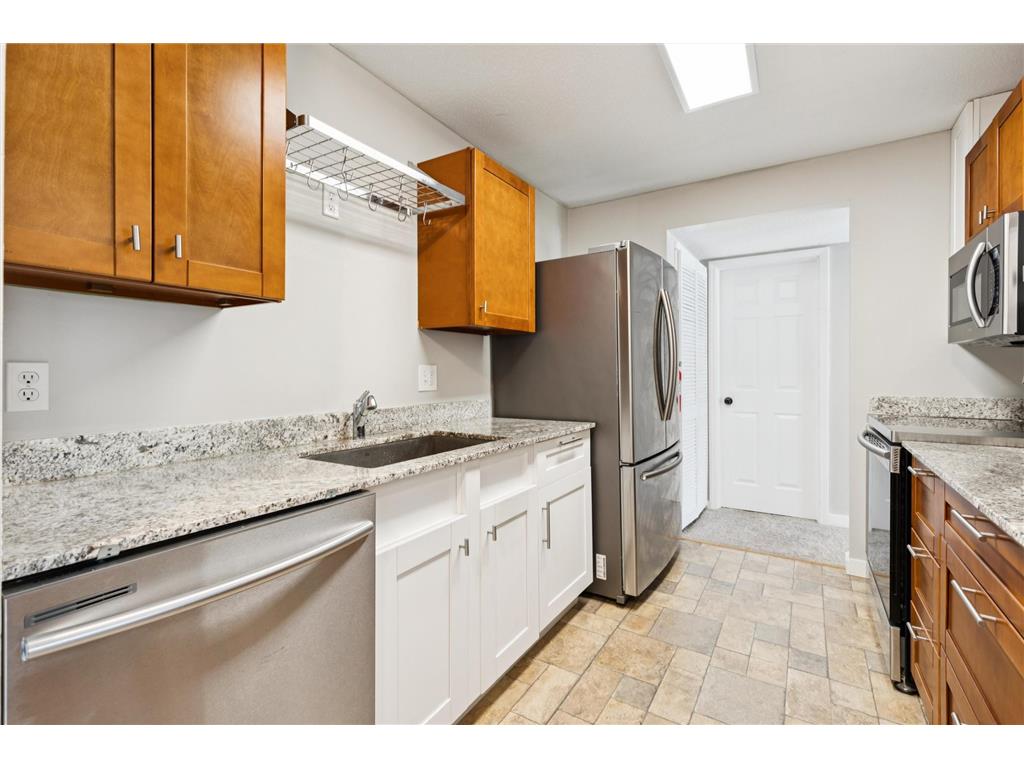 130 Demont Avenue E #142 Little Canada MN 55117 7055548 image8