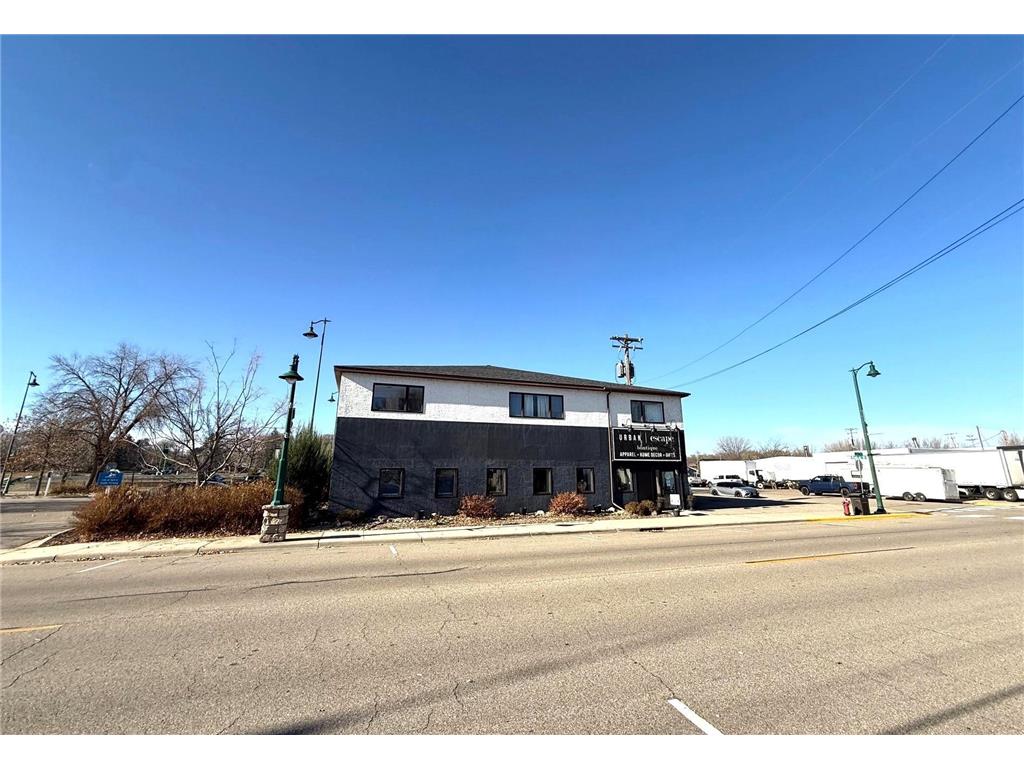 130 Lake Avenue N Spicer MN 56288 - Green 6724385 image37