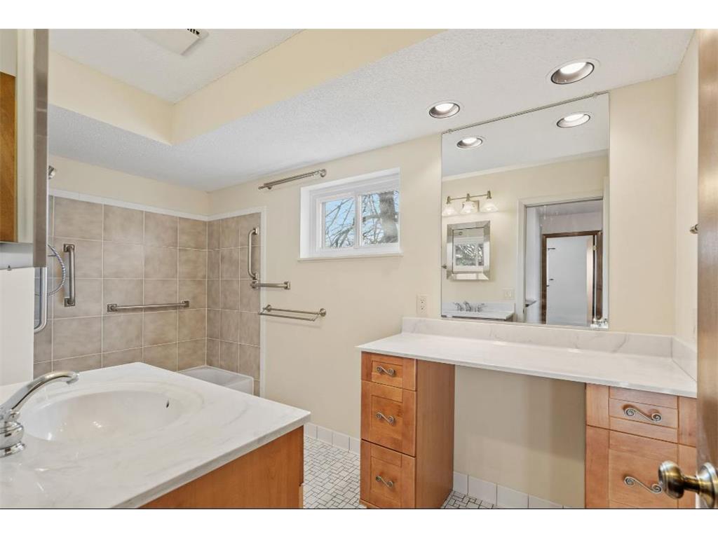 130 W 43rd Street Minneapolis MN 55409 7004082 image25