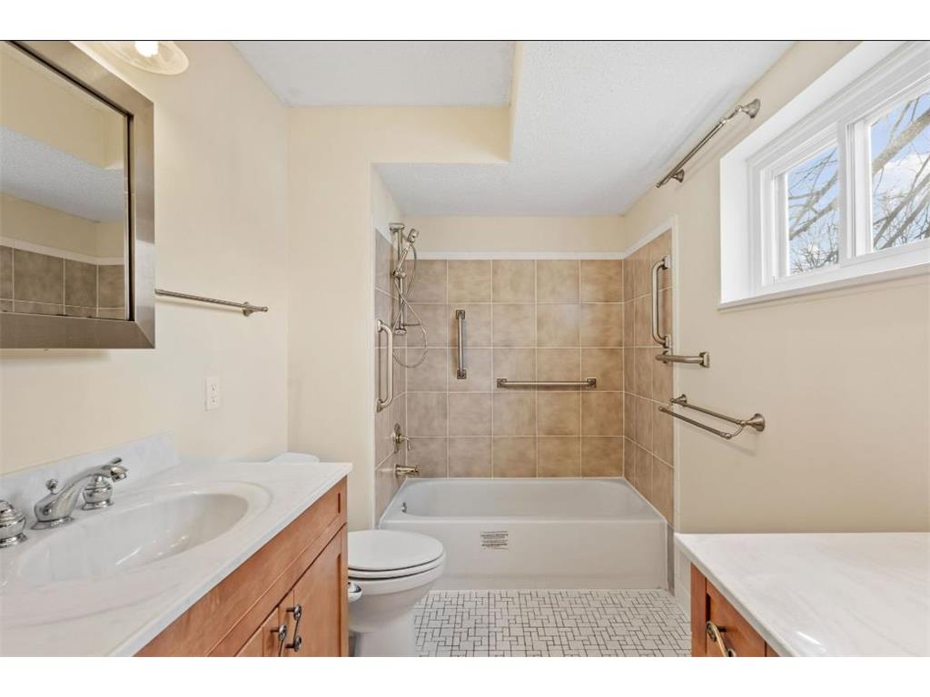 130 W 43rd Street Minneapolis MN 55409 7004082 image26