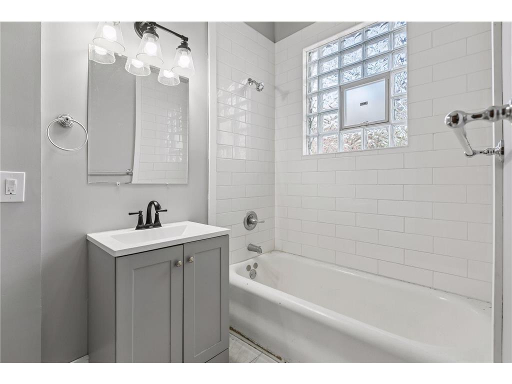 1300 Grand Street NE Minneapolis MN 55413 7098033 image17