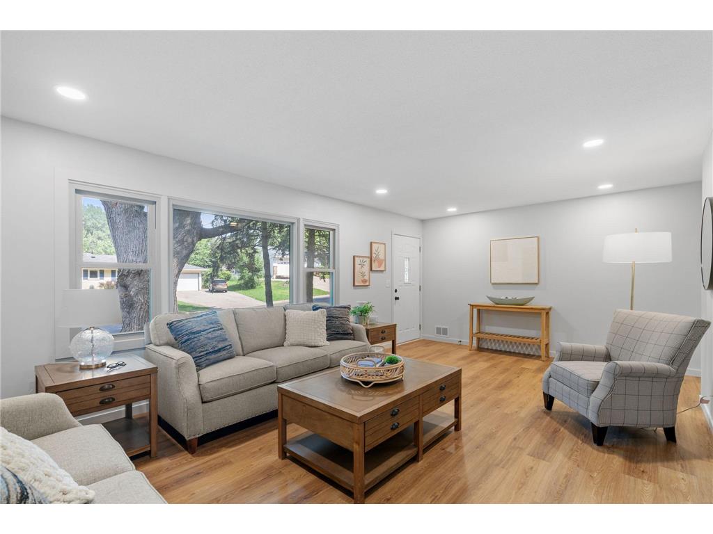 13001 Glenview Drive Burnsville MN 55337 6731693 image1