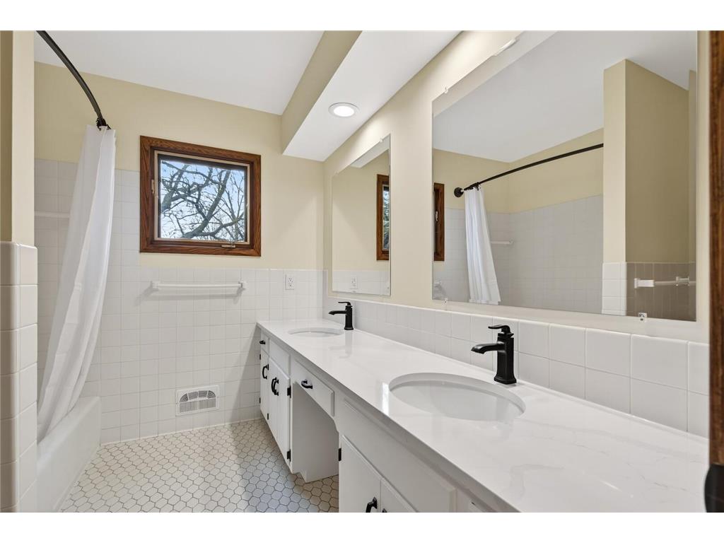 13001 Maywood Lane Minnetonka MN 55343 7081150 image17