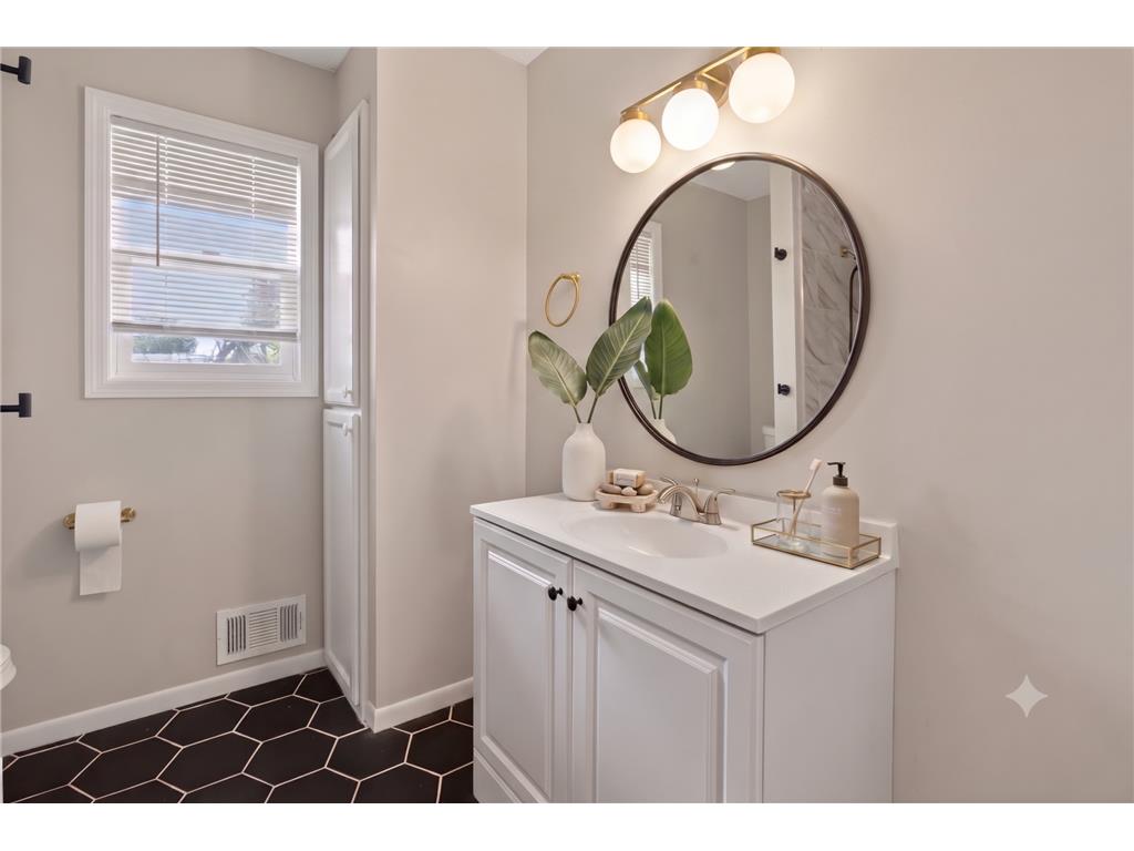 13004 Grand Avenue Burnsville MN 55337 7075950 image10