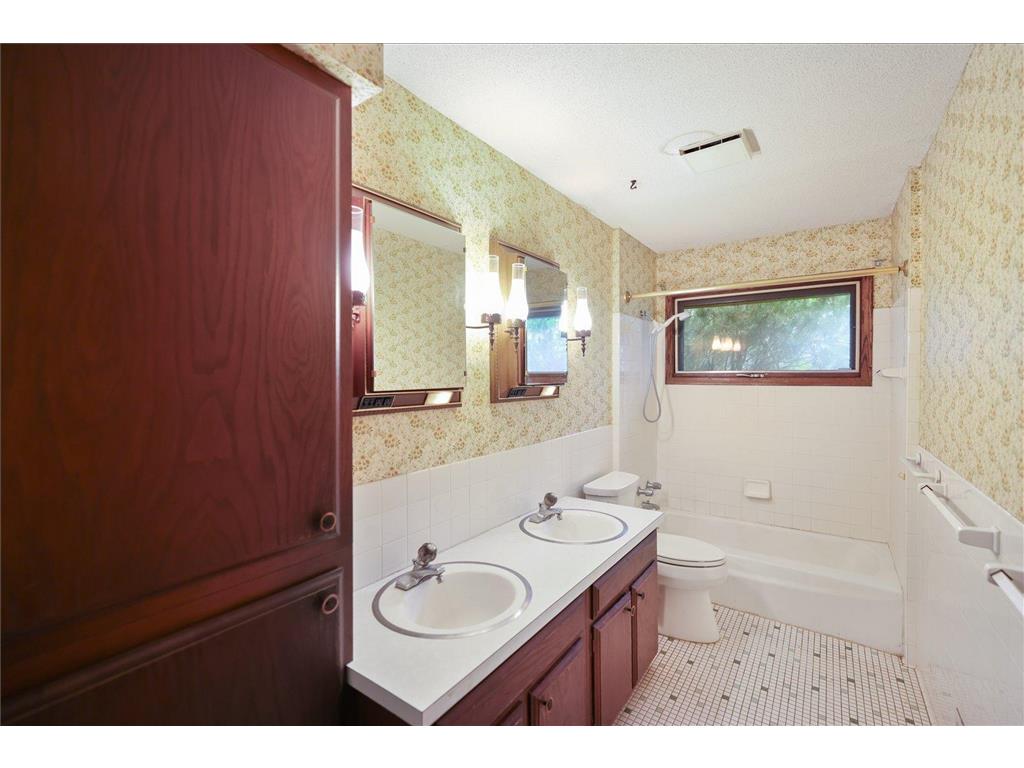 13009 Lakeview Drive Burnsville MN 55337 7090083 image14
