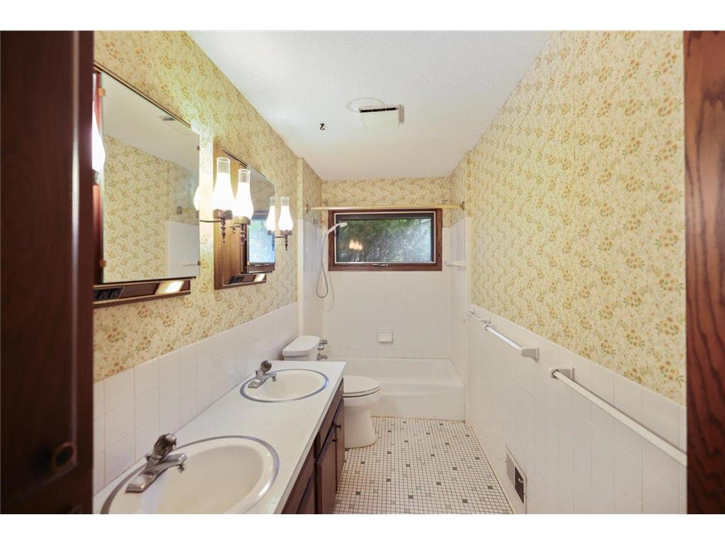 13009 Lakeview Drive Burnsville MN 55337 7090083 image15