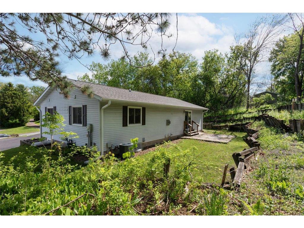 1302 15th Avenue E Menomonie WI 54751 7076696 image3