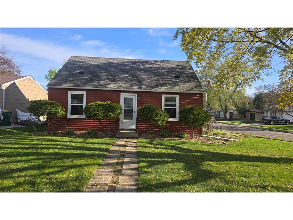 1302 W Clark Street Albert Lea MN 56007 7063101 image1