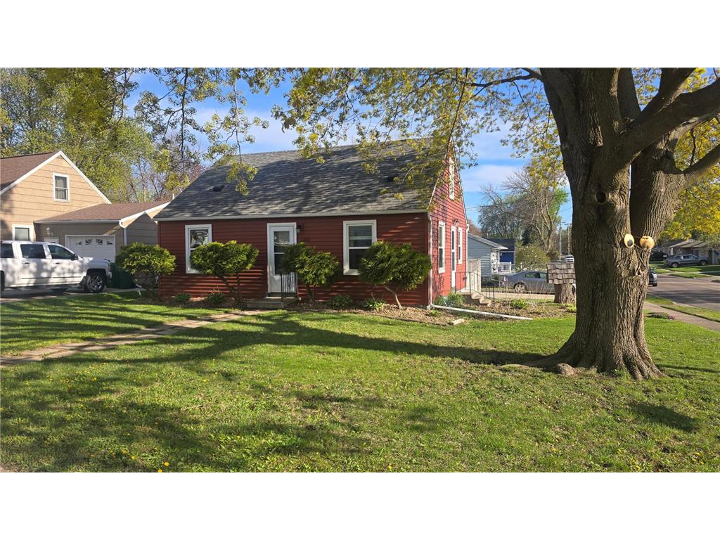 1302 W Clark Street Albert Lea MN 56007 7063101 image2