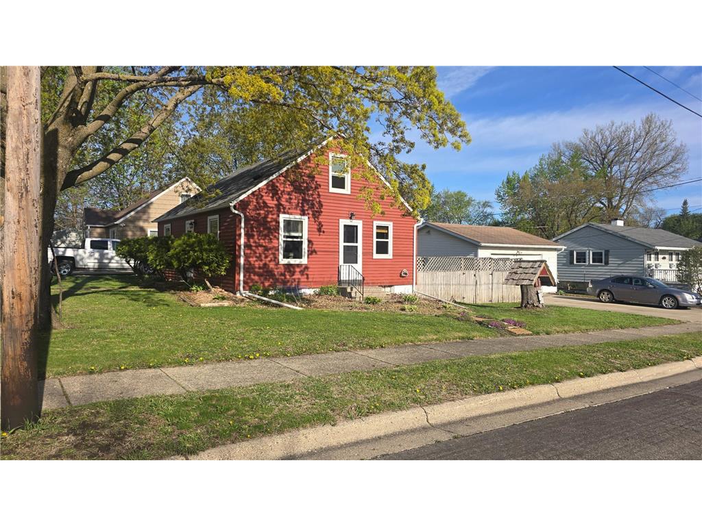 1302 W Clark Street Albert Lea MN 56007 7063101 image3