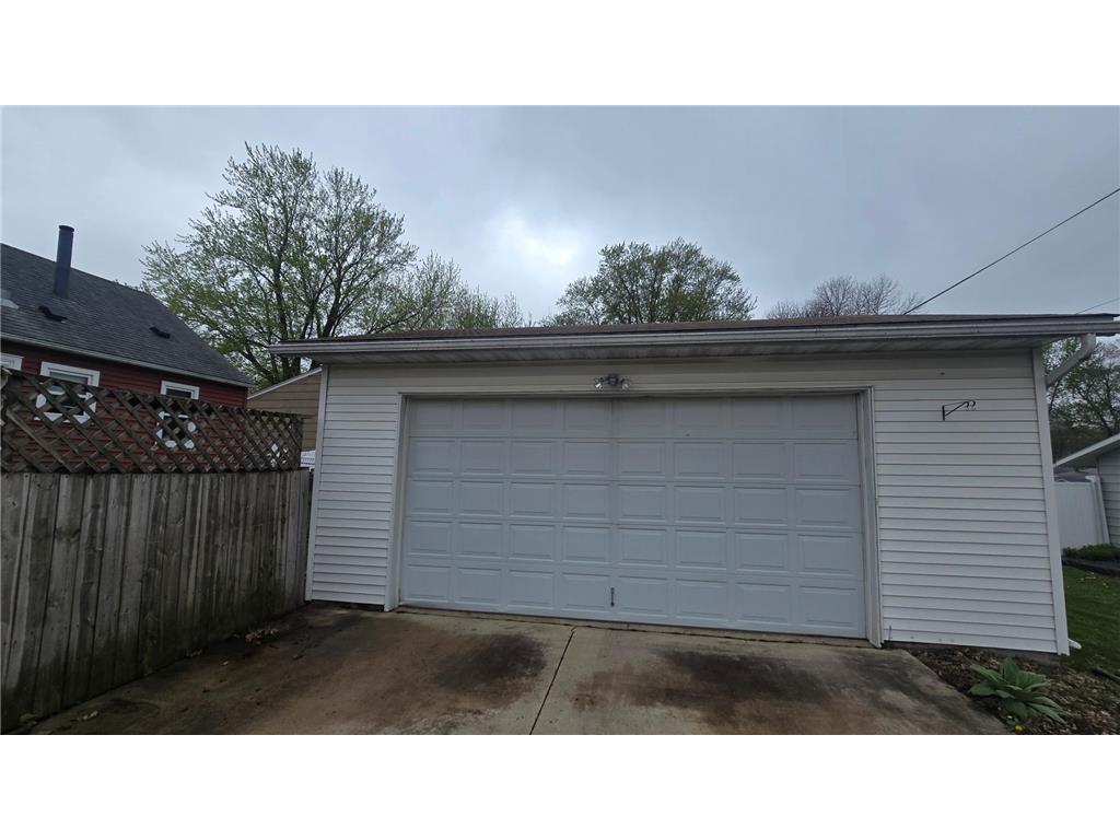 1302 W Clark Street Albert Lea MN 56007 7063101 image4