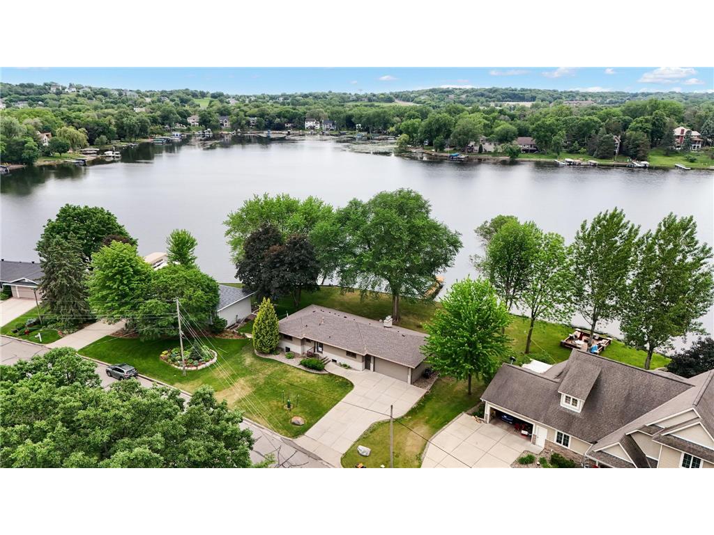 1303 Crystal Lake Road E Burnsville MN 55306 - Crystal 7082969 image1