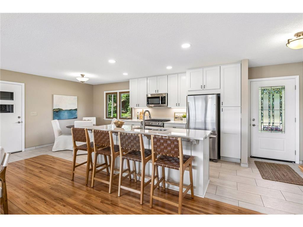 1303 Crystal Lake Road E Burnsville MN 55306 - Crystal 7082969 image11