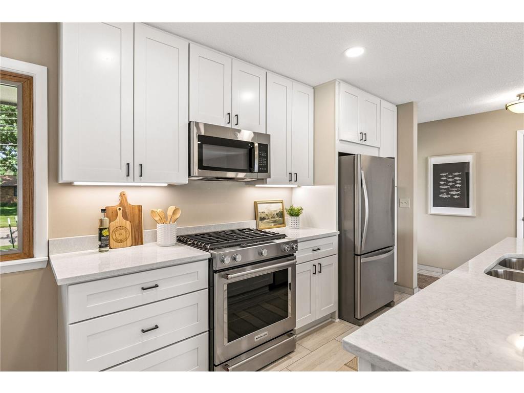 1303 Crystal Lake Road E Burnsville MN 55306 - Crystal 7082969 image13
