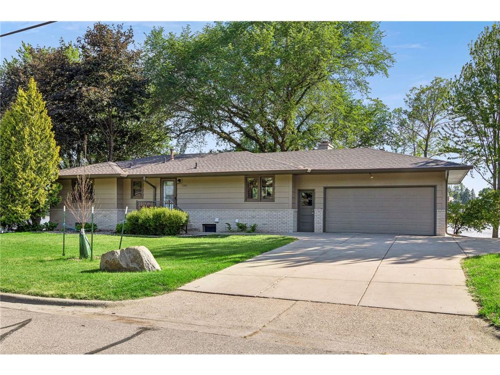 1303 Crystal Lake Road E Burnsville MN 55306 - Crystal 7082969 image3