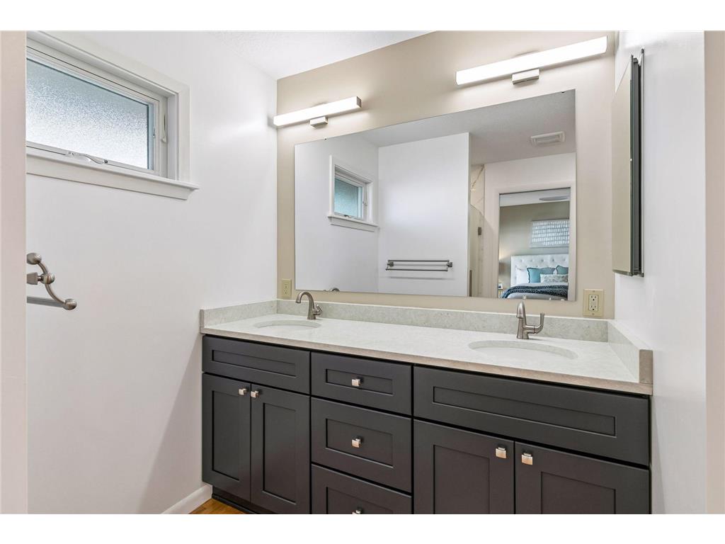 1303 Crystal Lake Road E Burnsville MN 55306 - Crystal 7082969 image37