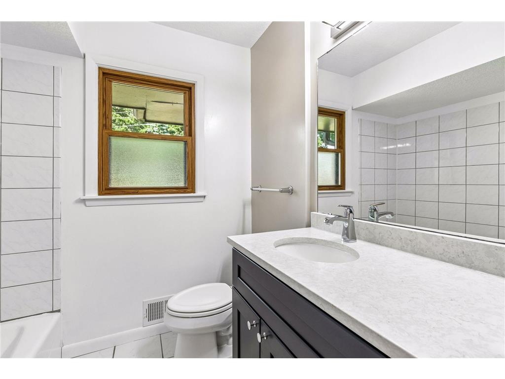 1303 Crystal Lake Road E Burnsville MN 55306 - Crystal 7082969 image39