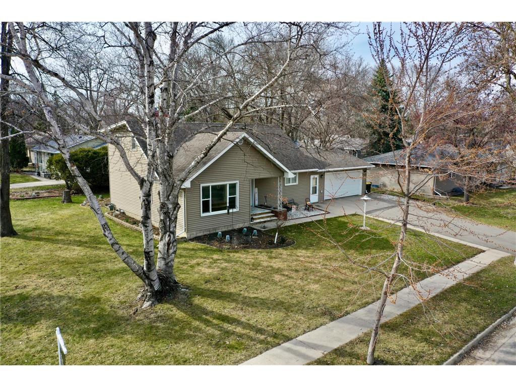 1304 9th Street SW Willmar MN 56201 7037499 image2