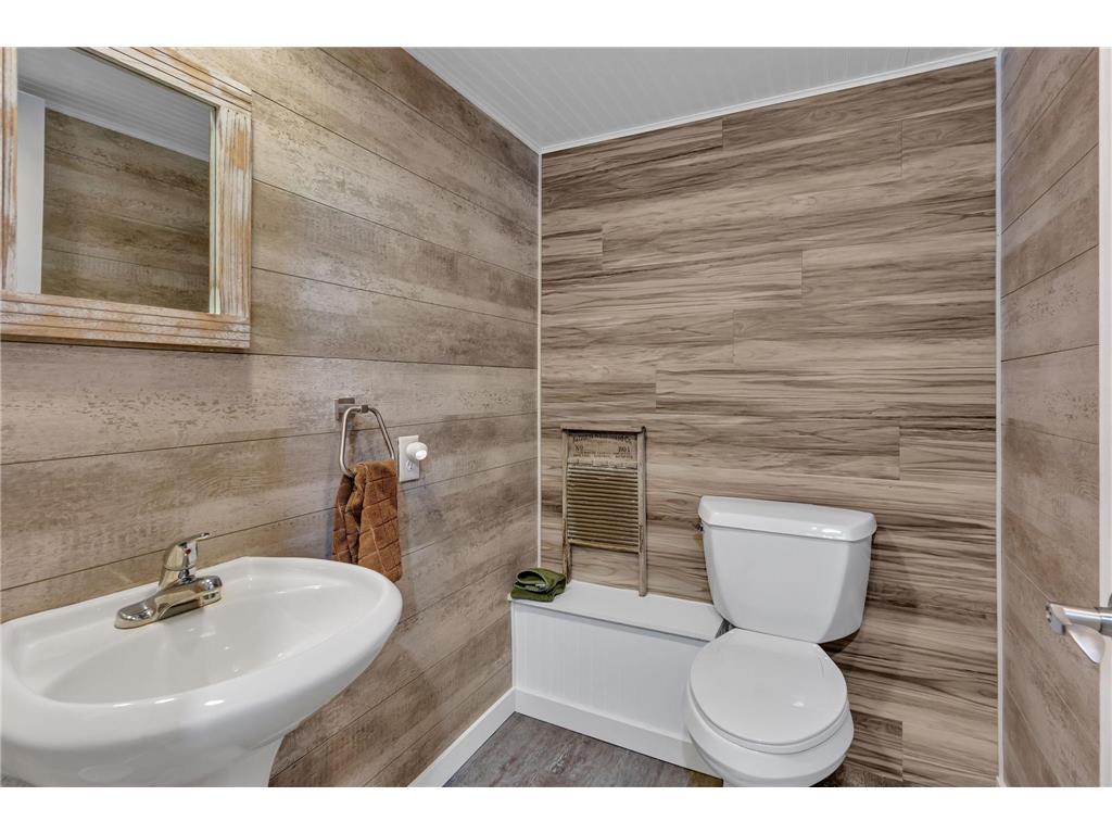 1304 9th Street SW Willmar MN 56201 7037499 image32