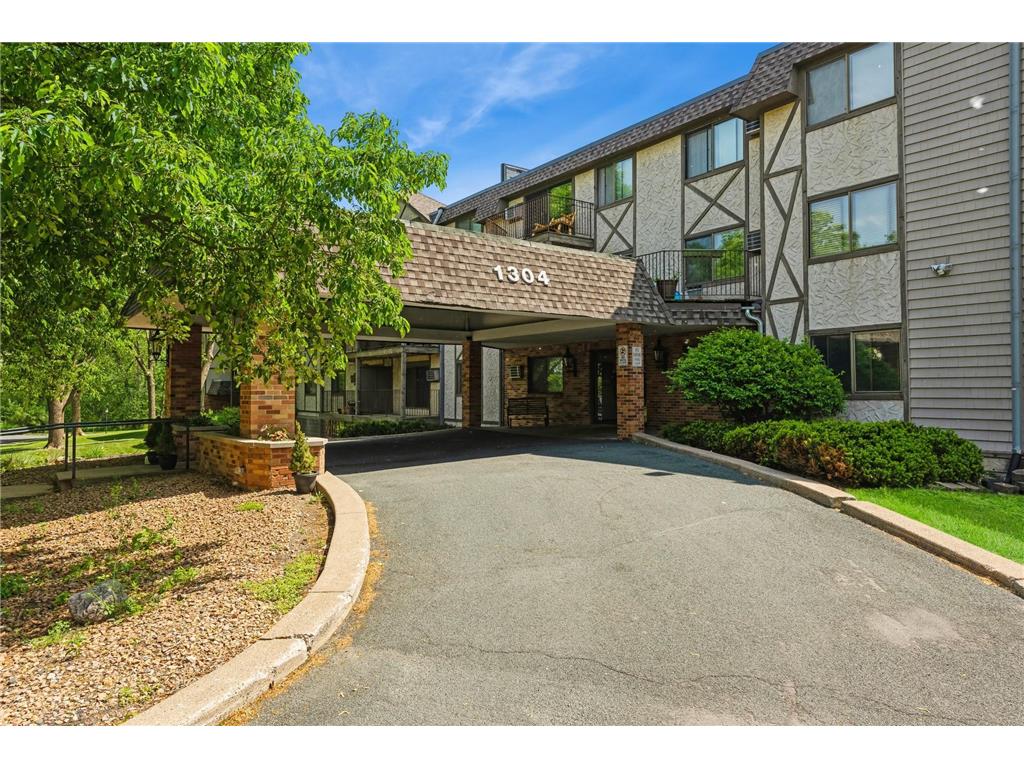 1304 W Medicine Lake Drive #102 Plymouth MN 55441 6380306 image1