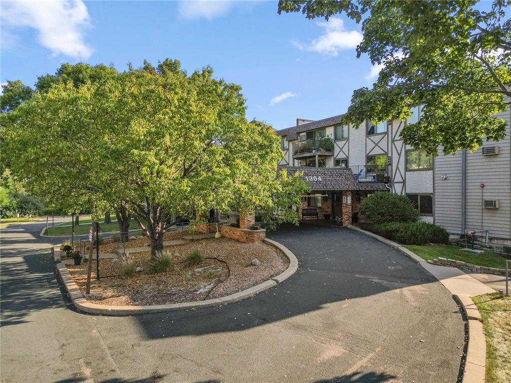 1304 W Medicine Lake Drive #323 Plymouth MN 55441 - Medicine Lake 7035152 image1