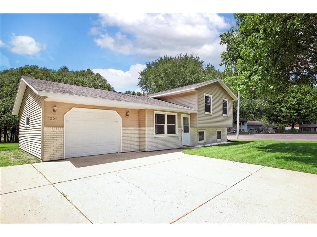 1305 5th Street NW Waseca MN 56093 6724522 image1