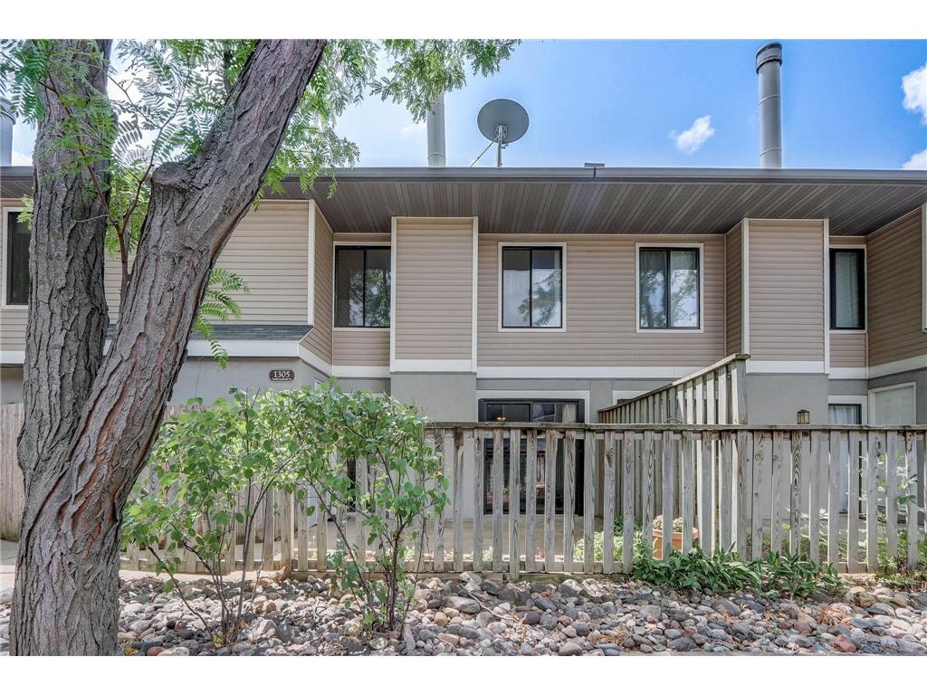 1305 Landmark Trail S Hopkins MN 55343 6408229 image1