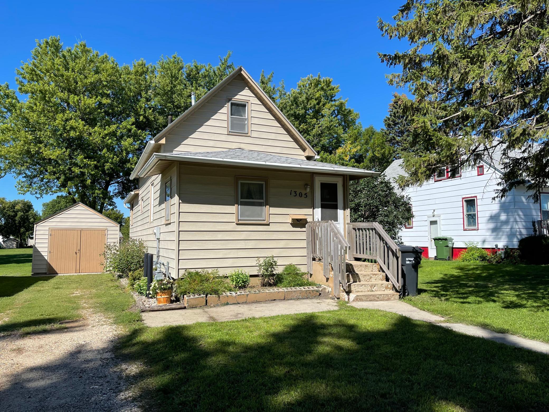 1305 Milton Ave Worthington MN 56187 6095926 image1