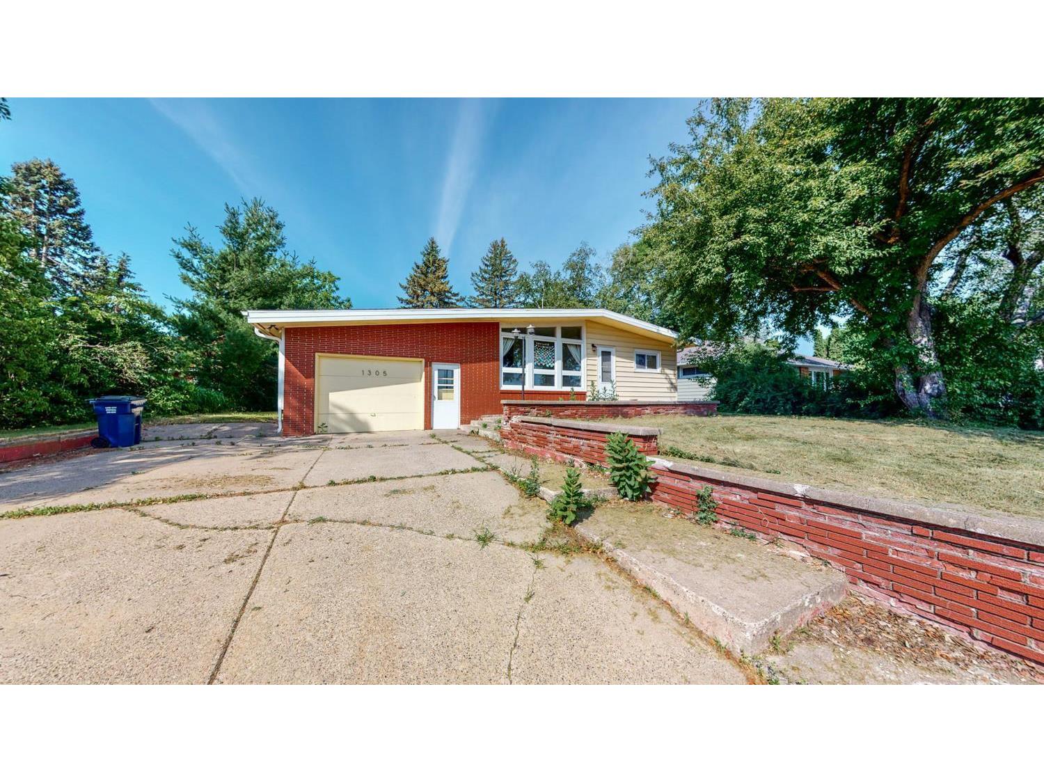 1305 N High Street, Lake City, MN 55041 MLS 6016822 Edina Realty