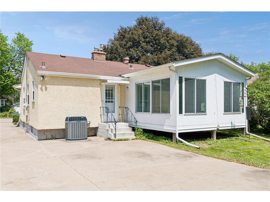 1306 Ryan Avenue W Roseville MN 55113 7074620 image22