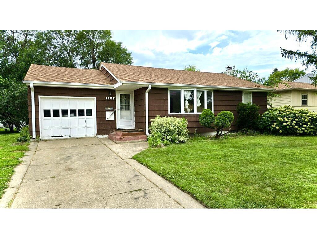 1307 Apel Avenue Worthington MN 56187 6564596 image1