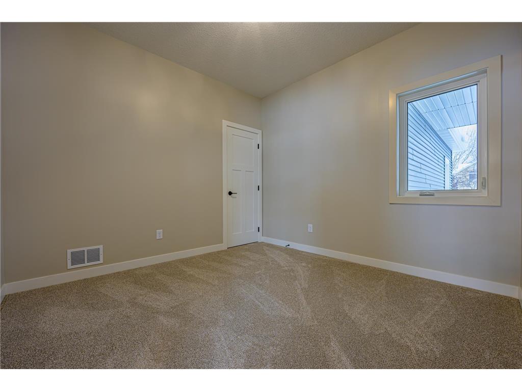 1308 Sherwood Street SE Hutchinson MN 55350 6820358 image16