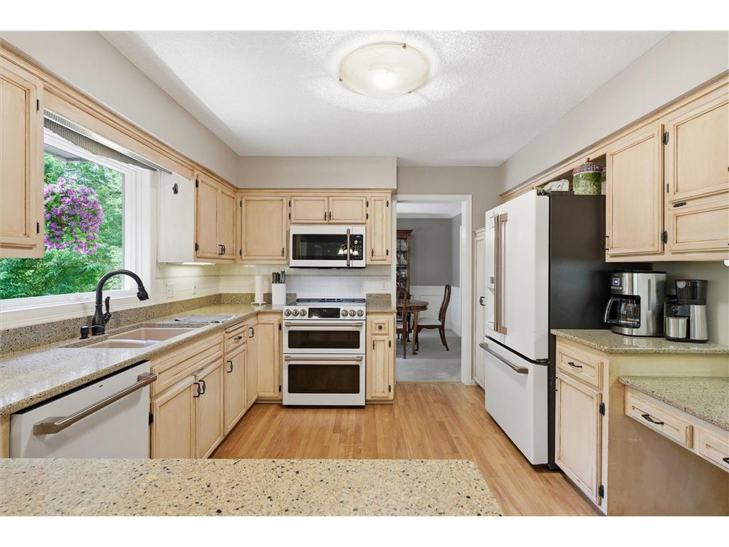 1308 Summit Oaks Drive Burnsville MN 55337 7088757 image8