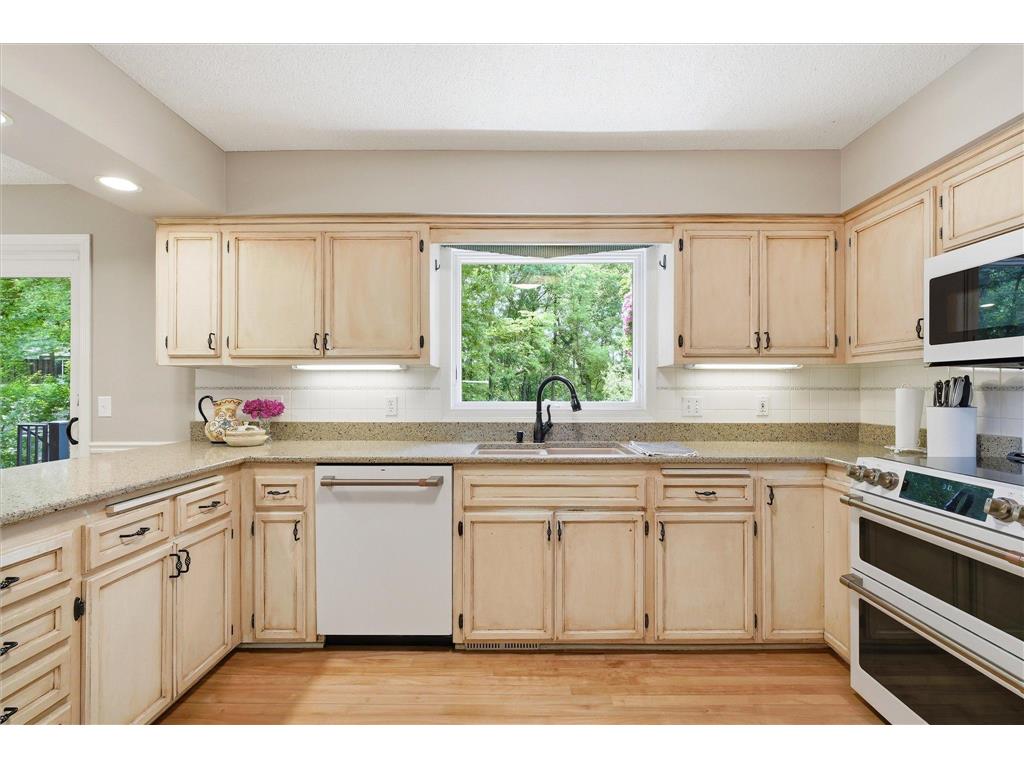 1308 Summit Oaks Drive Burnsville MN 55337 7088757 image9