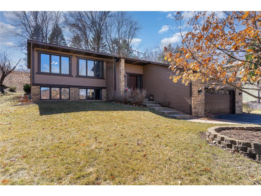 131 Carriage Lane Burnsville MN 55306 6496877 image1