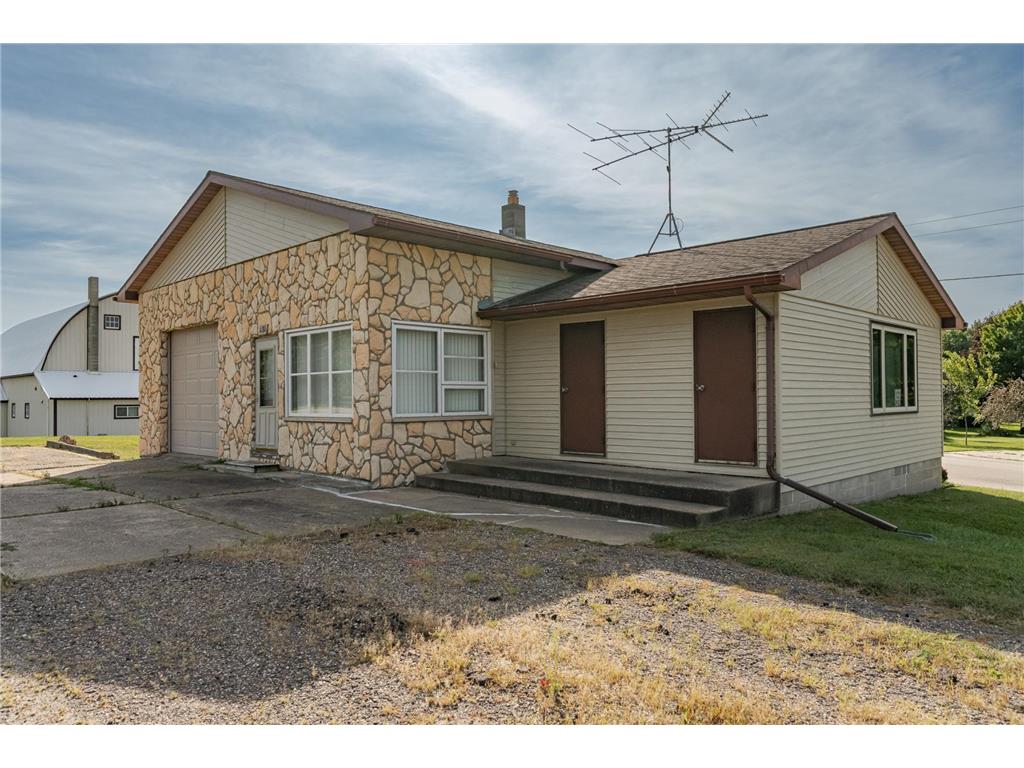 131 W Highway 14 Utica MN 55979 6588581 image1