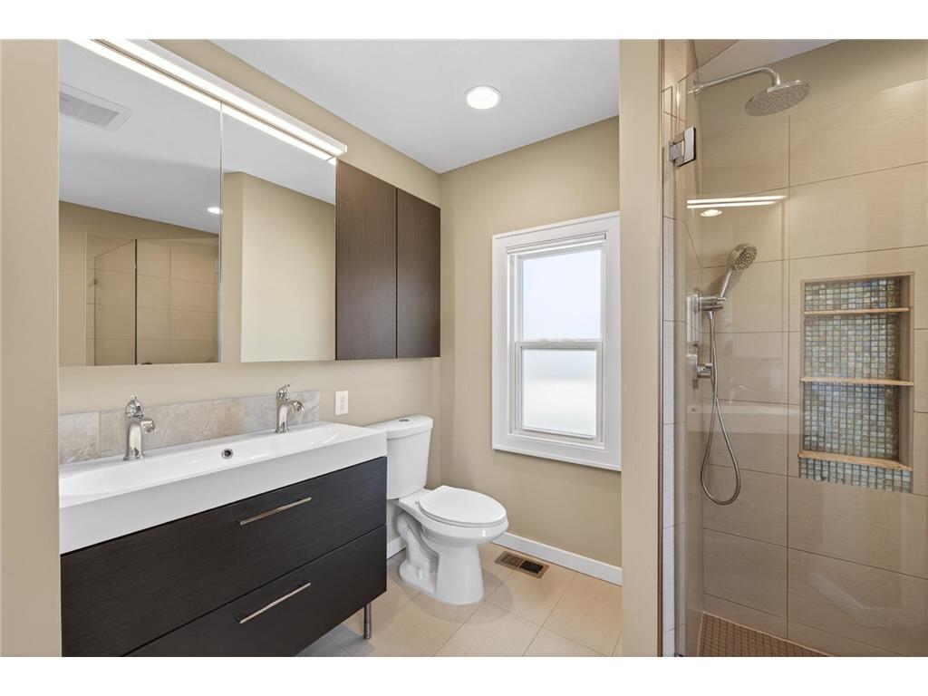 1310 Thomas Avenue N Minneapolis MN 55411 7070905 image10