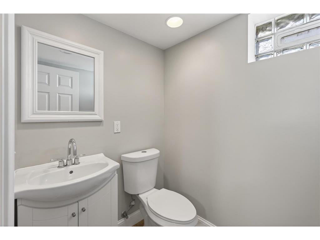 1310 Thomas Avenue N Minneapolis MN 55411 7070905 image16