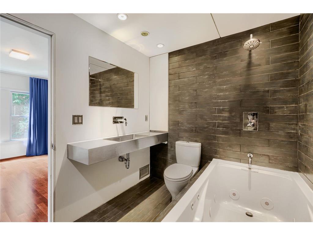 1310 Washington Street NE Minneapolis MN 55413 7071152 image16