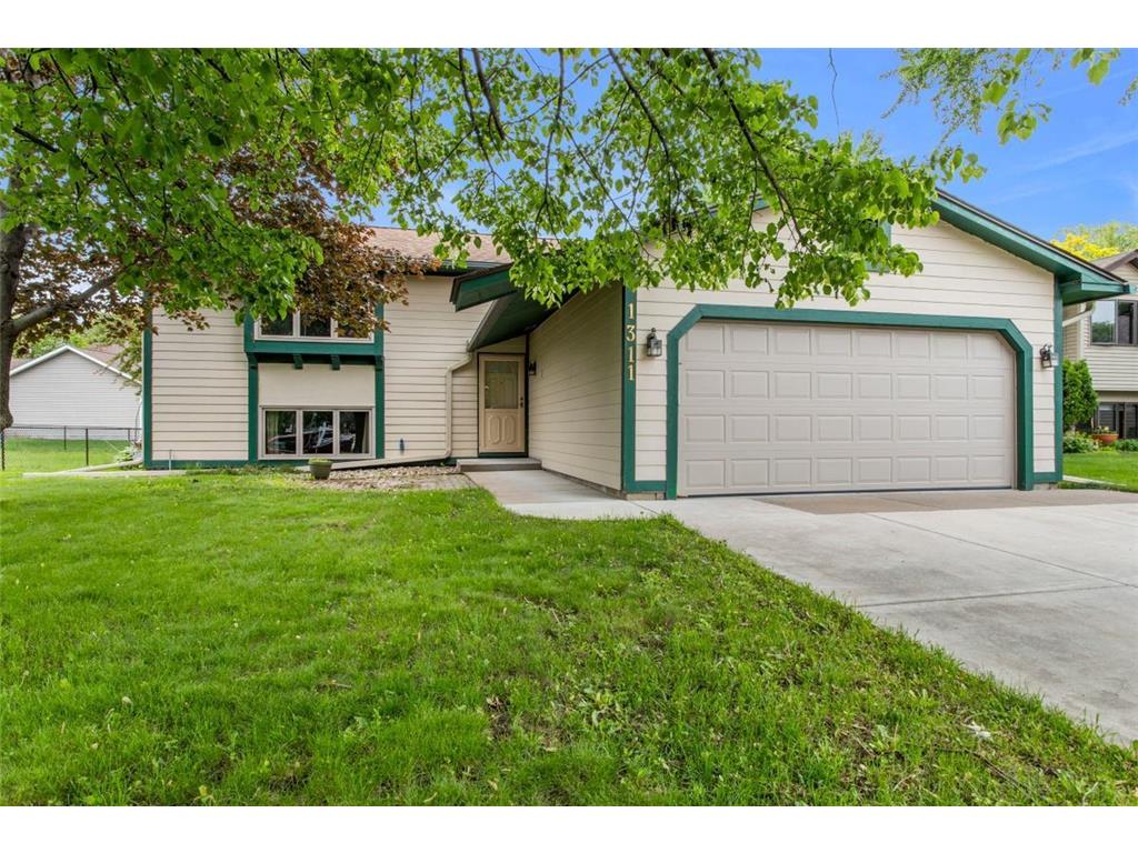 1311 Bridle Path Lane, Woodbury, MN 55125 MLS 6203200 Edina Realty