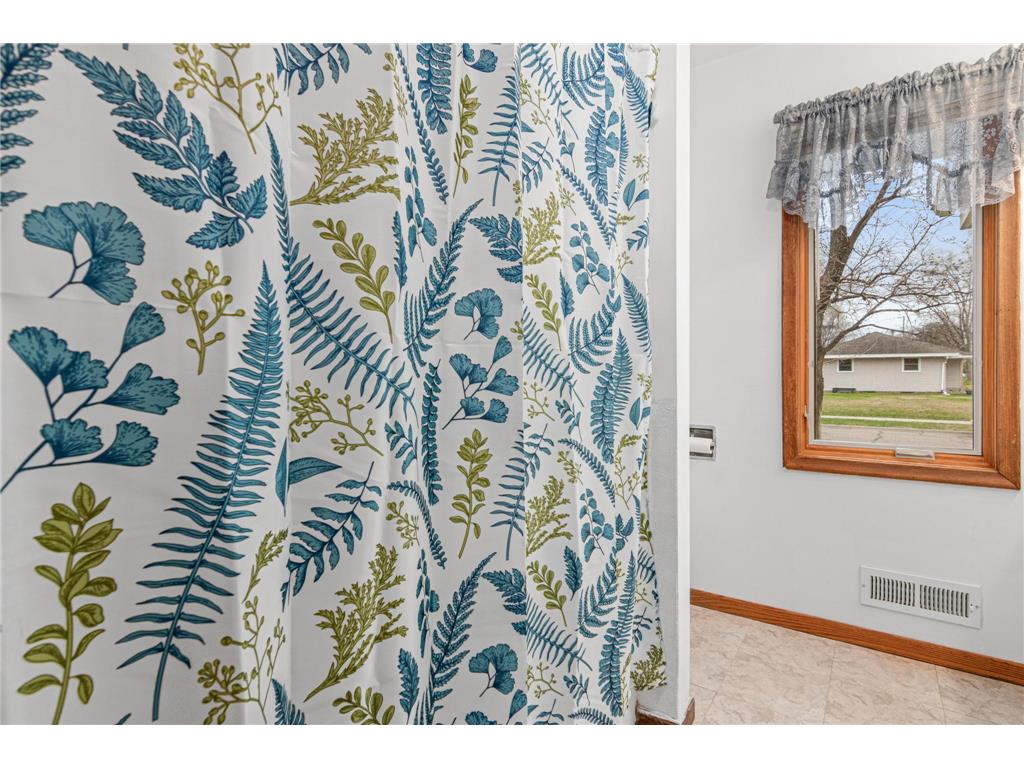 1312 72nd Avenue N Brooklyn Center MN 55430 7054725 image17
