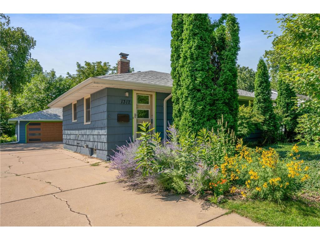 1312 Shryer Avenue W Roseville MN 55113 6406693 image1