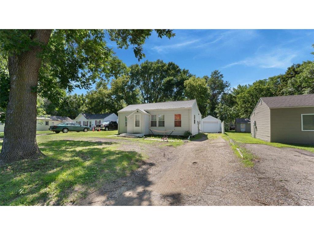 1313 Lakeland Drive NE Willmar MN 56201 6751169 image1