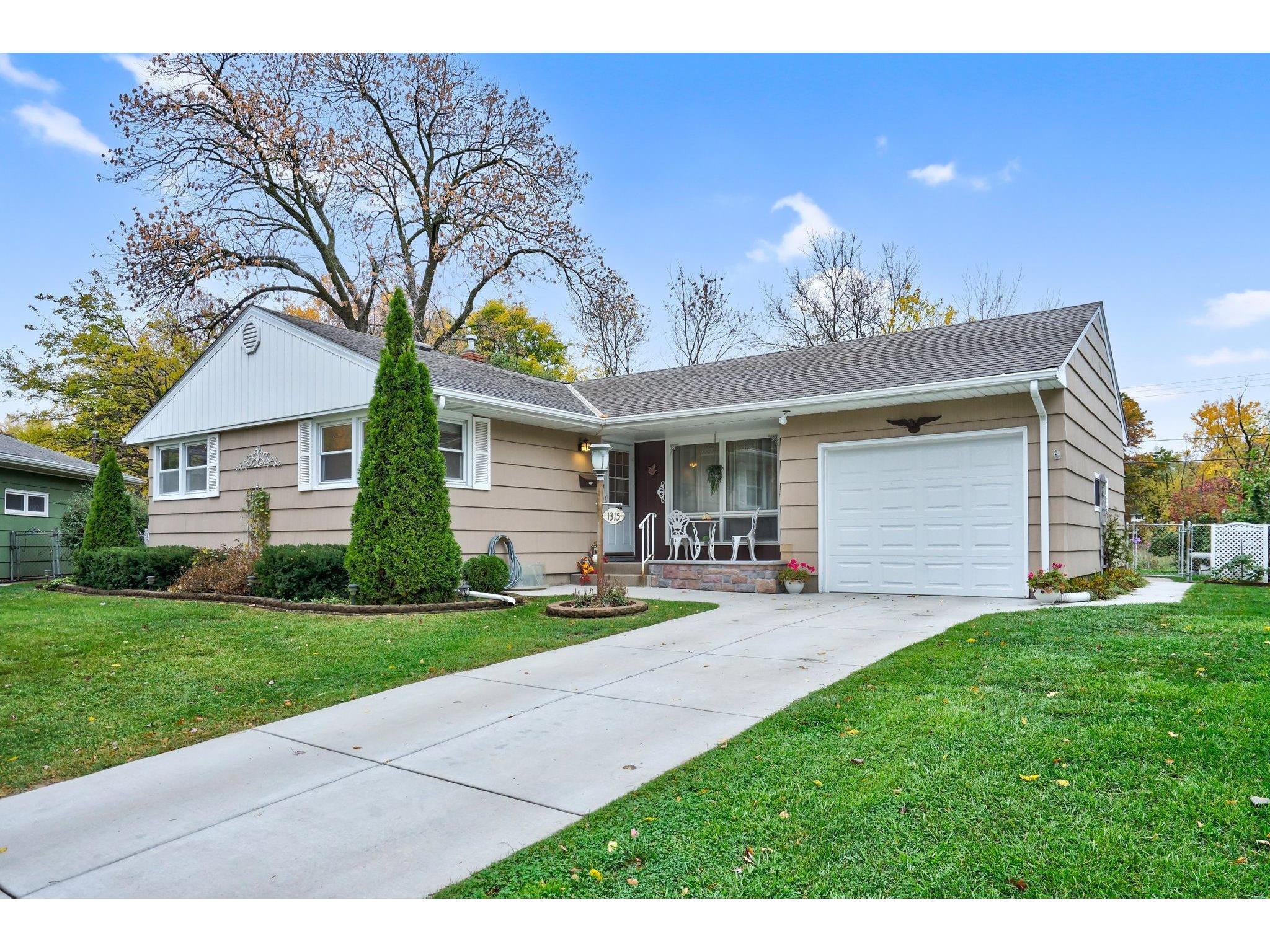 1315 Manomin Avenue West Saint Paul MN 55118 6114444 image1