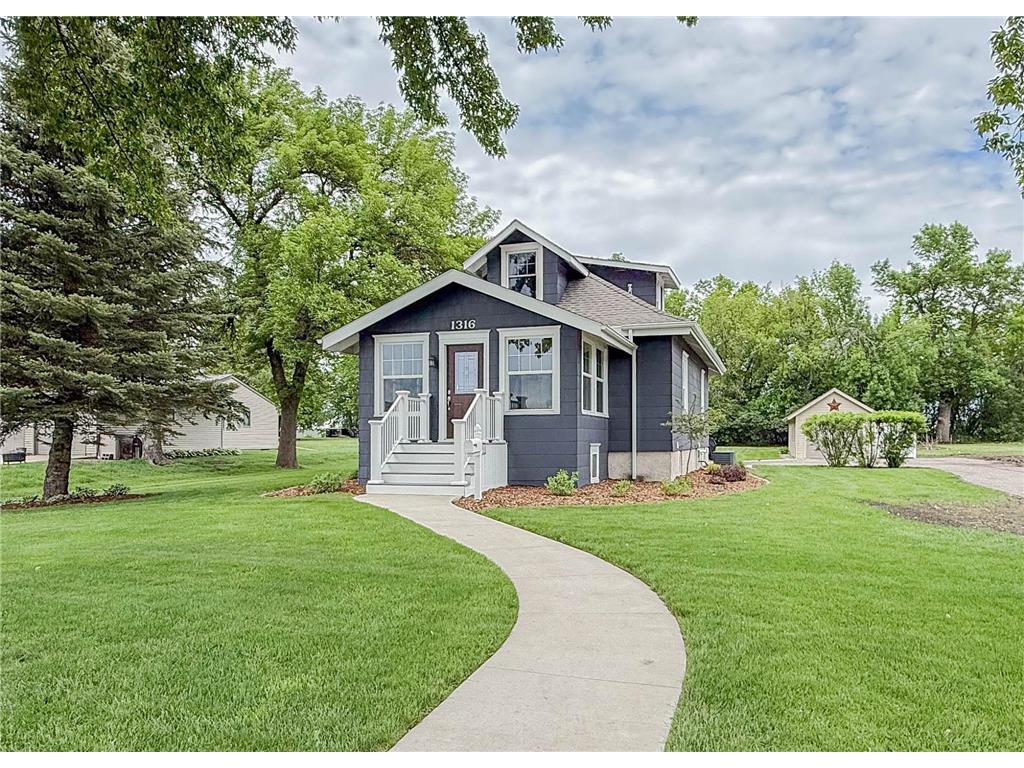 1316 W Fairview Avenue Olivia MN 56277 7084813 image1
